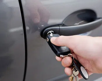 Baltimore Locksmith service Baltimore, MD 410-454-0100 - car-door-unlocking